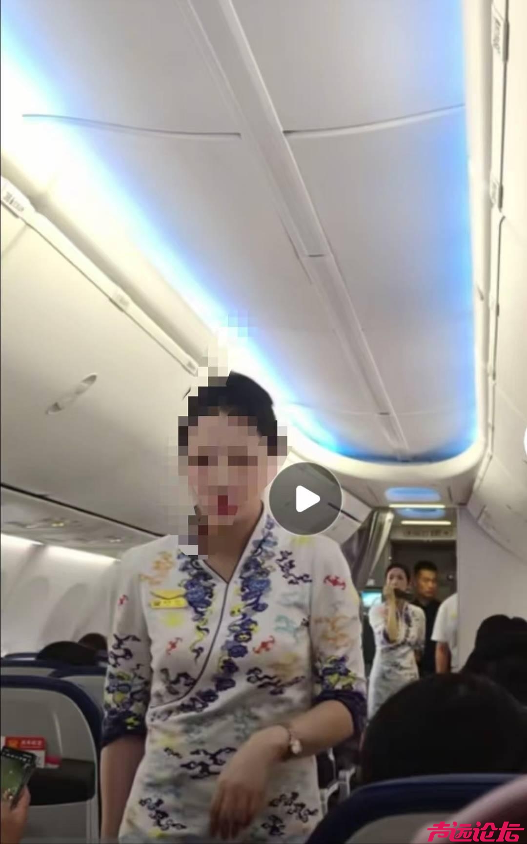 贵阳飞兰州一航班关舱门时发现两人上错飞机 同机乘客：两航班登机口相邻-1.jpg