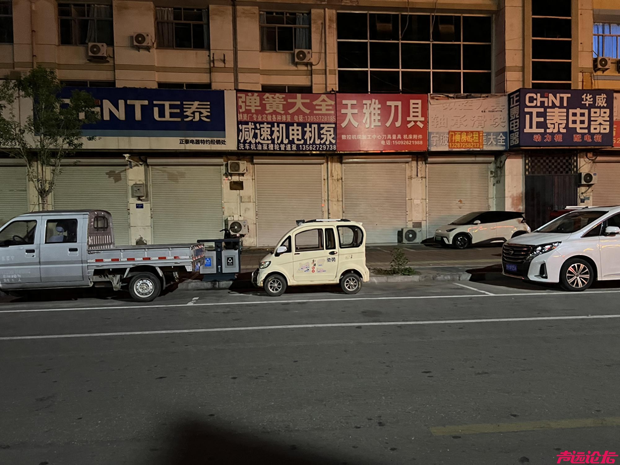 济宁汽车站"车位之困"："三小车辆"长期霸占 市民出行"堵"上加"堵"-1.jpg