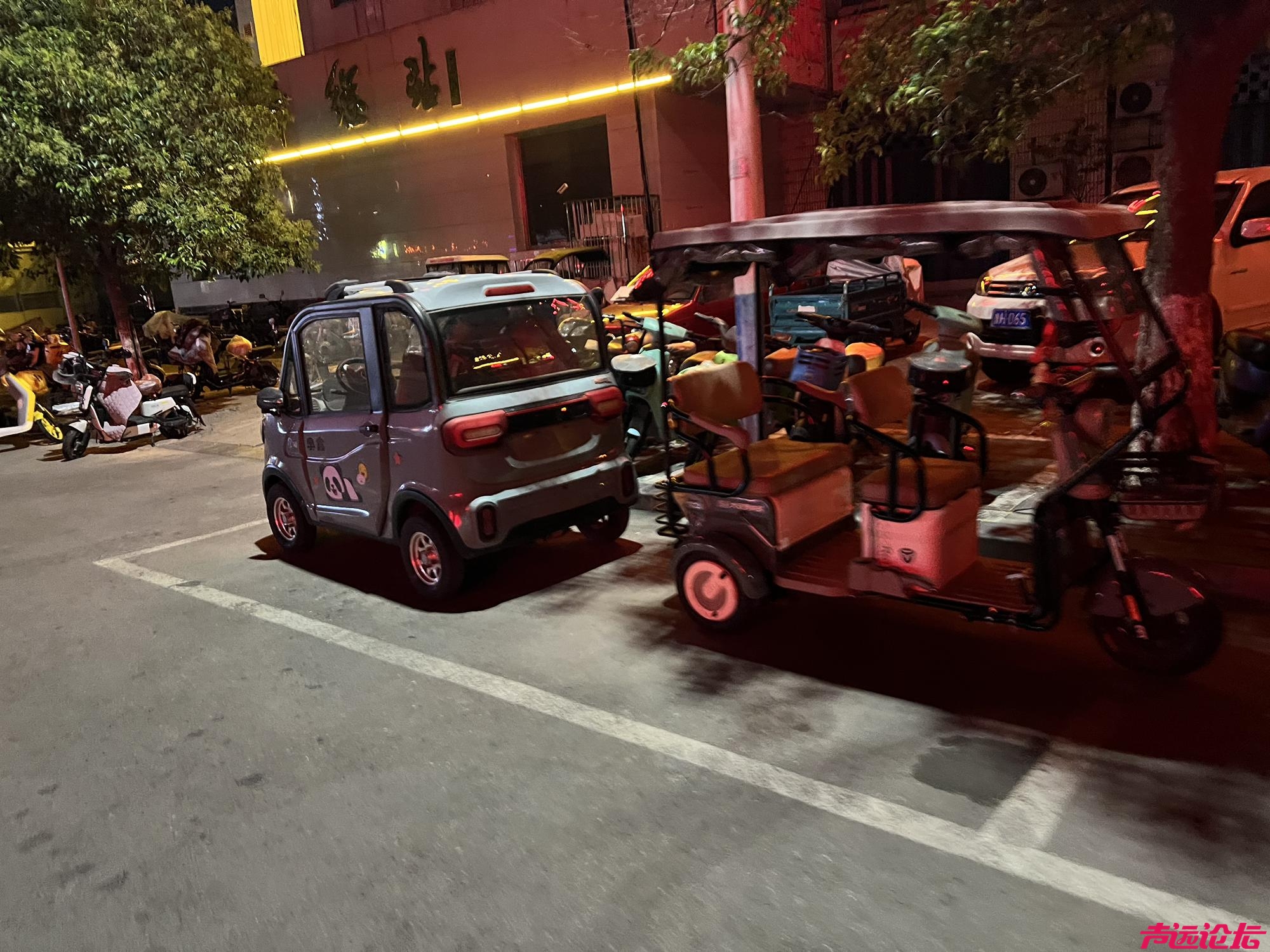 济宁汽车站"车位之困"："三小车辆"长期霸占 市民出行"堵"上加"堵"-3.jpg