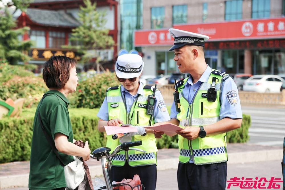济宁市交警支队组织美团外卖骑手开展“警企联动”交通安全劝导活动-1.jpg