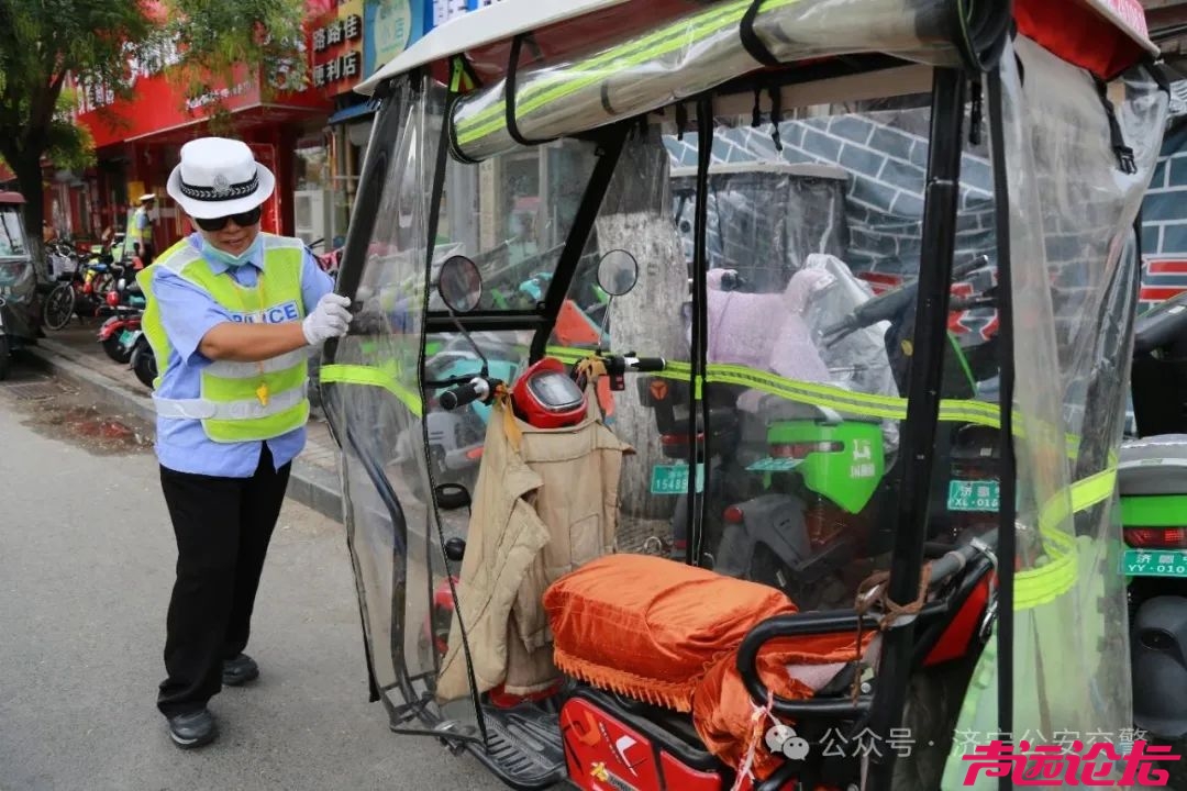 济宁公安交警走进医院、商超周边开展“三小车辆”交通安全专项整治-6.jpg