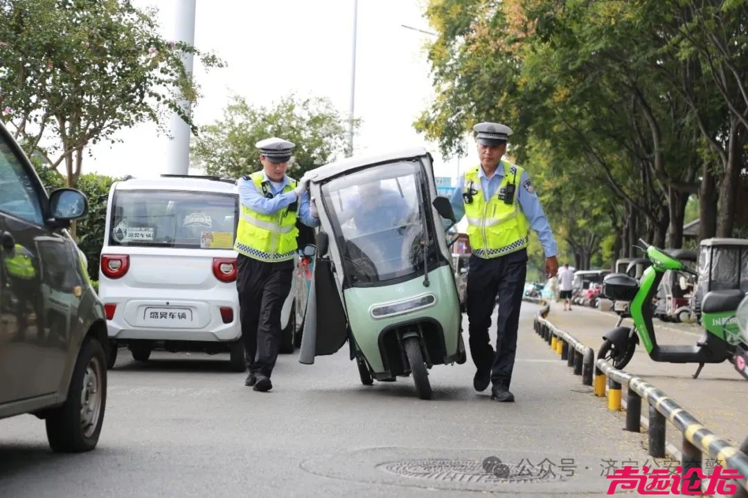 济宁公安交警走进医院、商超周边开展“三小车辆”交通安全专项整治-9.jpg