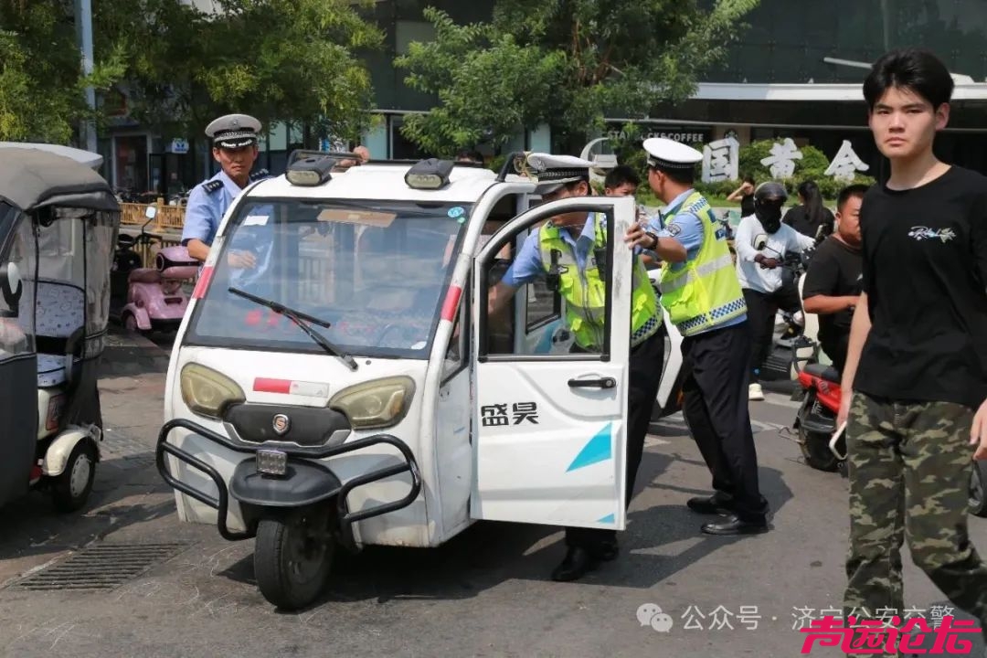 济宁公安交警走进医院、商超周边开展“三小车辆”交通安全专项整治-10.jpg