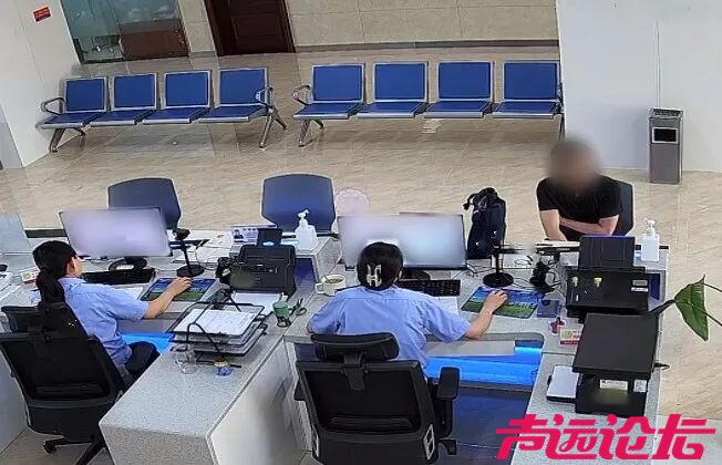 网逃人员窗口办证，济宁公安当场“拿下”！-2.jpg