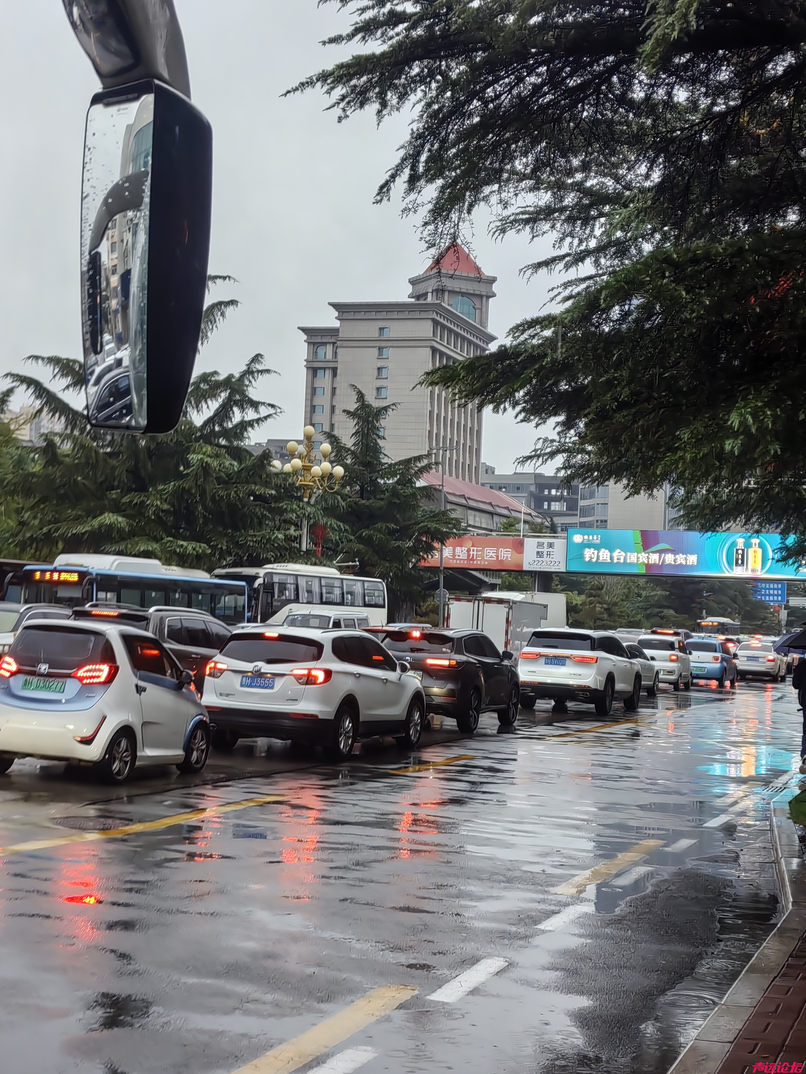 济宁火炬路与洸河路堵死了。这一点小路，堵了20分钟都走不动~~-1.jpg
