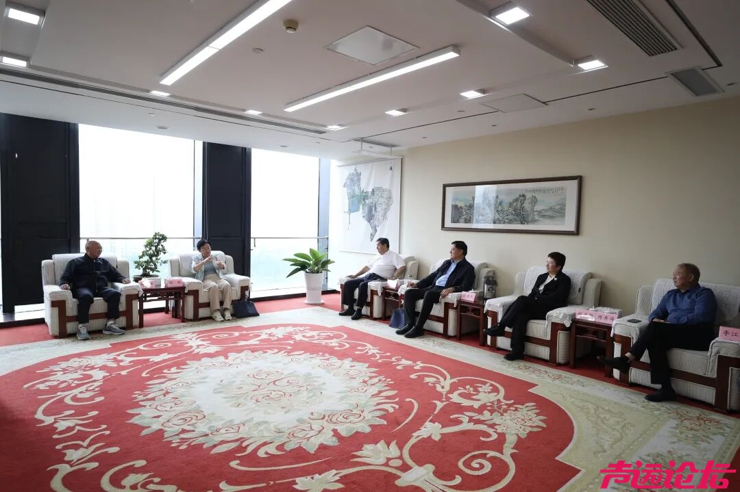 东信烟花集团与太白湖新区深入洽谈-1.jpg
