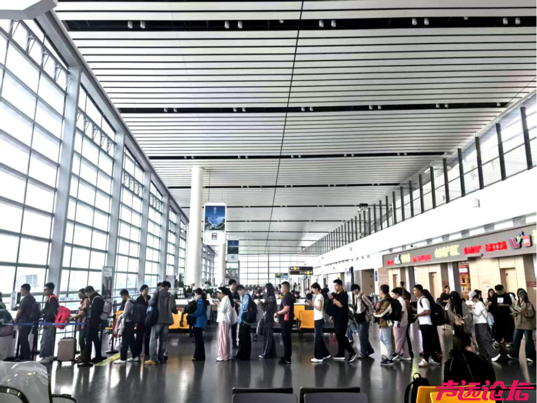 中秋国庆我在岗｜国庆假期启幕 济宁大安机场多维发力护航旅客畅行-1.jpg