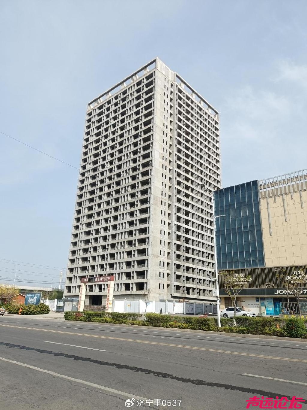 开发商“失联” 住建部门“协调中” 济宁这一烂尾楼业主何去何从？-2.jpg