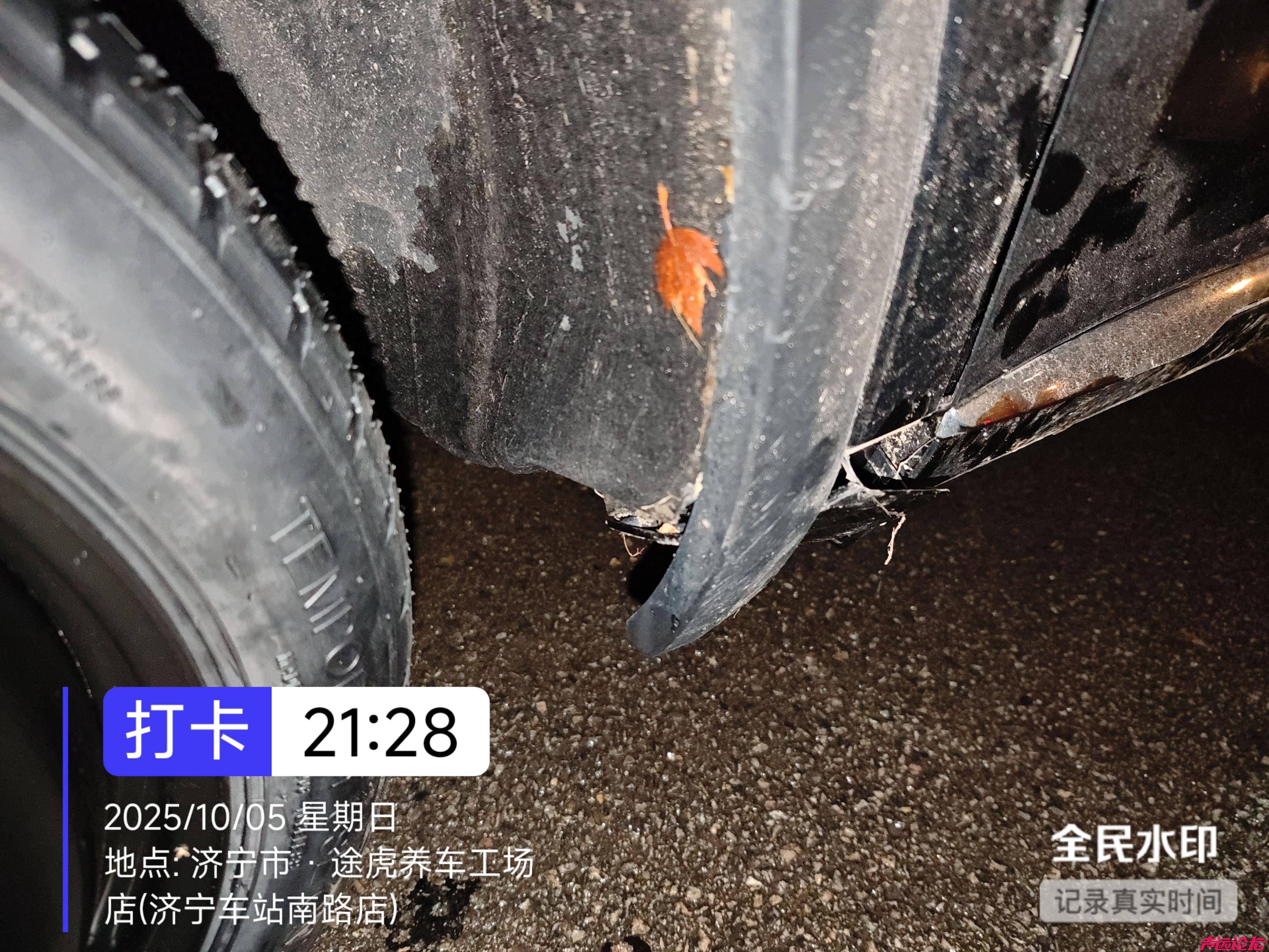 济宁太白湖新区一道路"坑"车又"坑"人，多车连续爆胎背后谁担责？-1.jpg