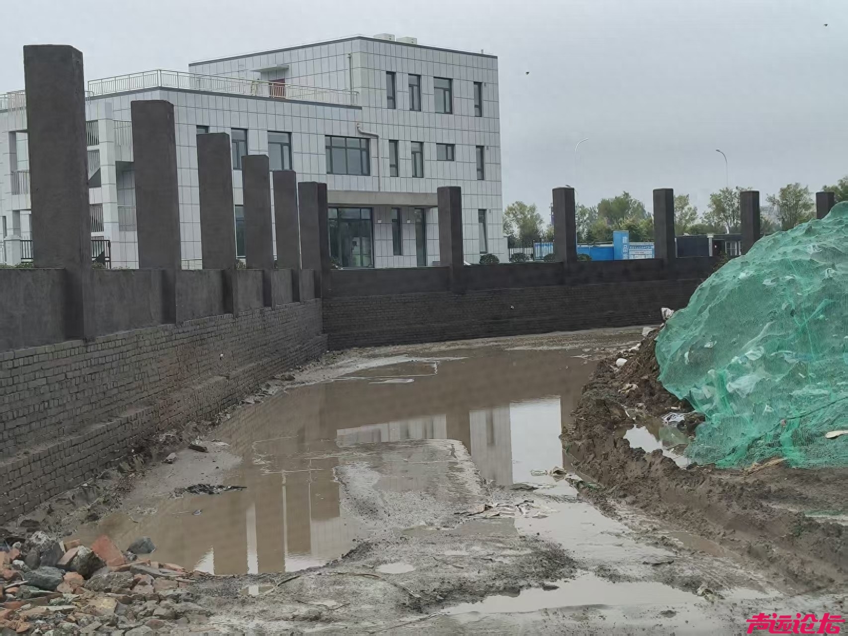 规划承诺未兑现，济宁城区一小区交房后遭遇道路配套“烂尾”-1.jpg