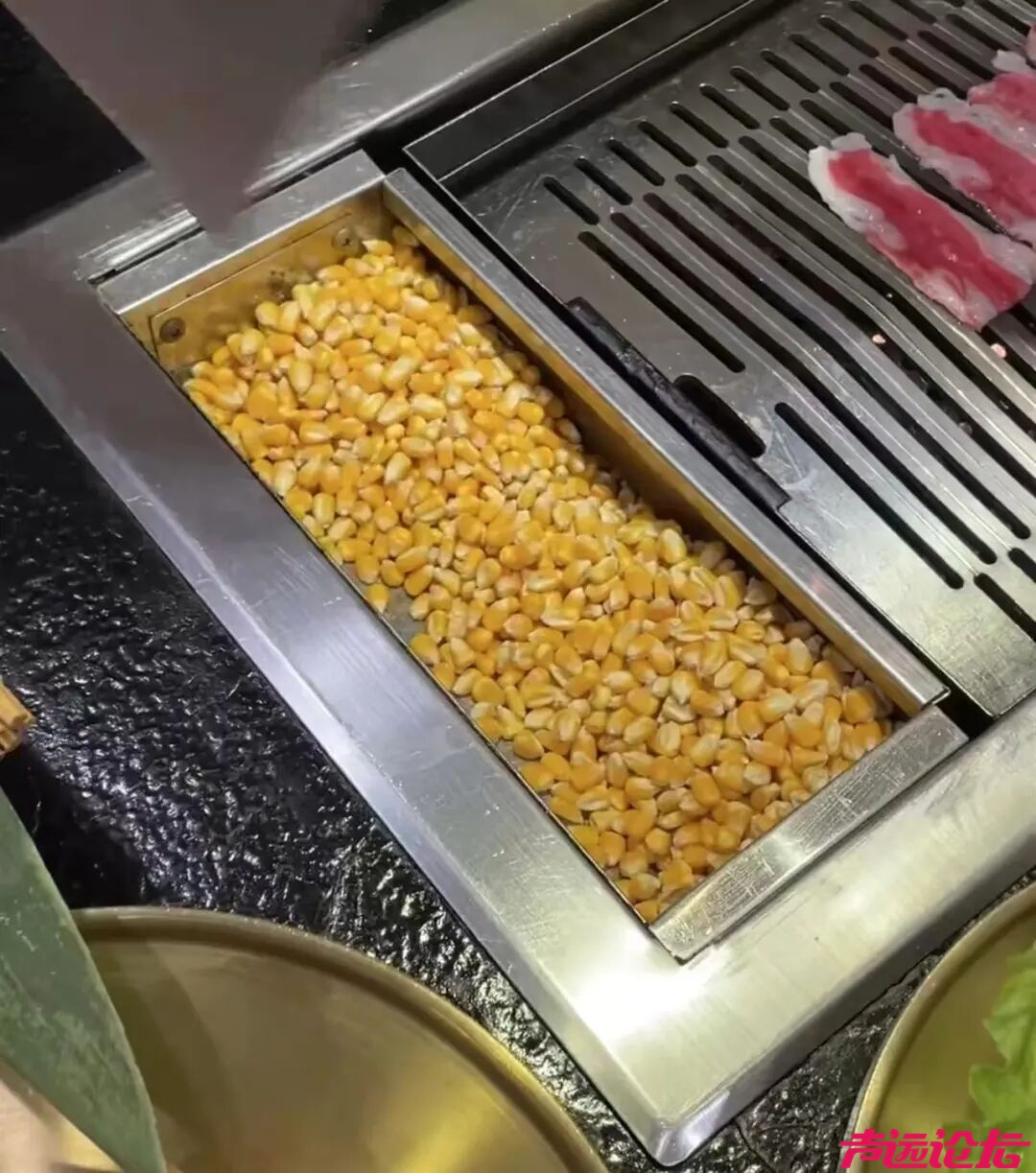 山东烟台一烤肉店用玉米当燃料引争议，市场监管部门：已规劝商家停止这一行为，对吗？-5.jpg