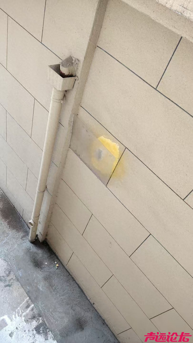 济宁风华里小区油烟扰民20天未解 物业“遮羞式”整改遭质疑-1.jpg