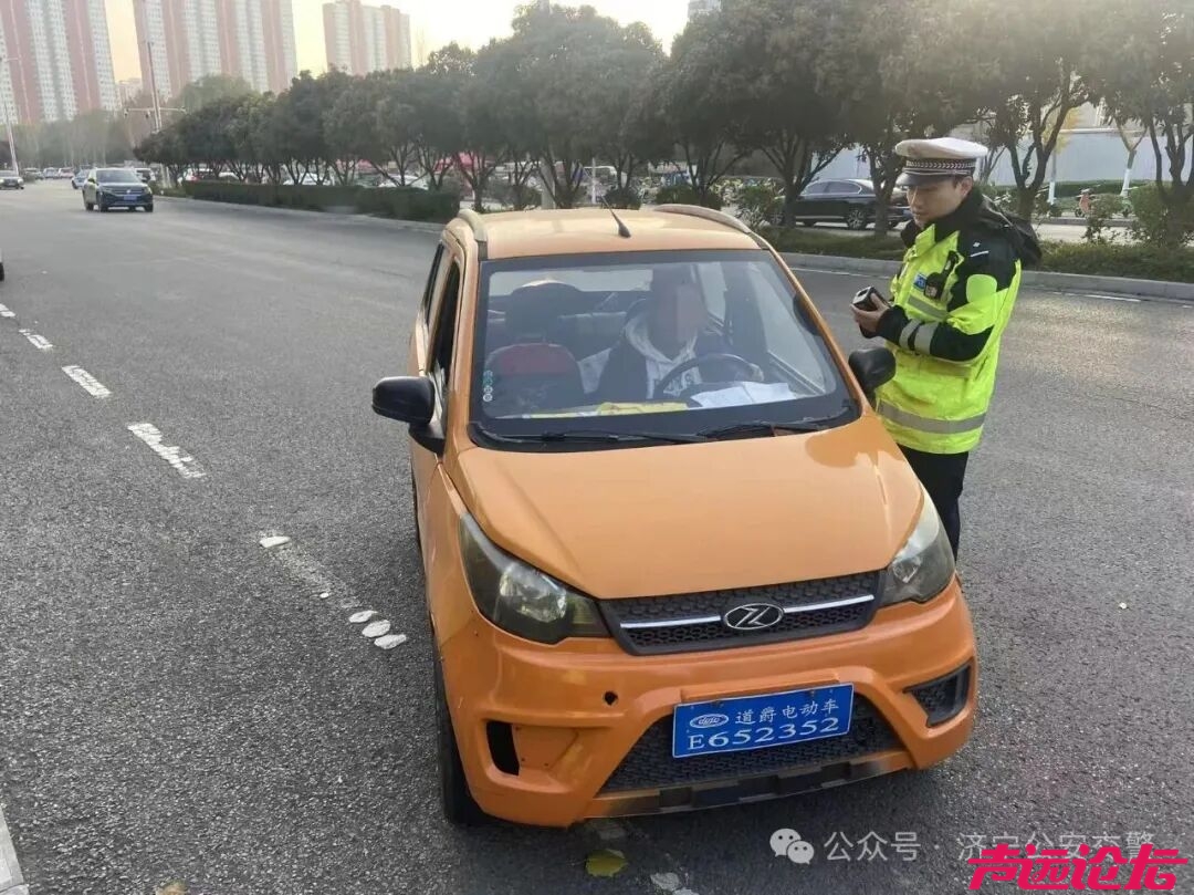 济宁街头多辆"三小车辆"被拦下！-2.jpg