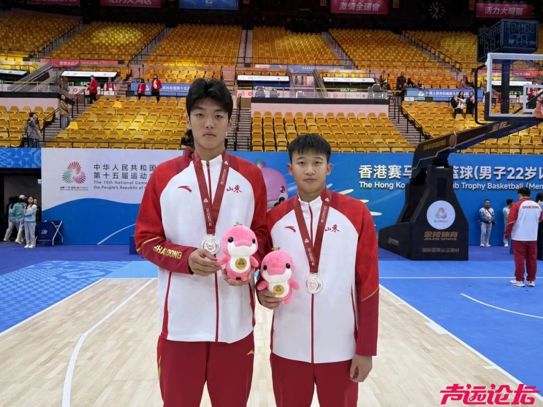济宁球员常浩然、殷召航助力山东男篮夺得十五运男子篮球22岁以下组银牌-1.jpg