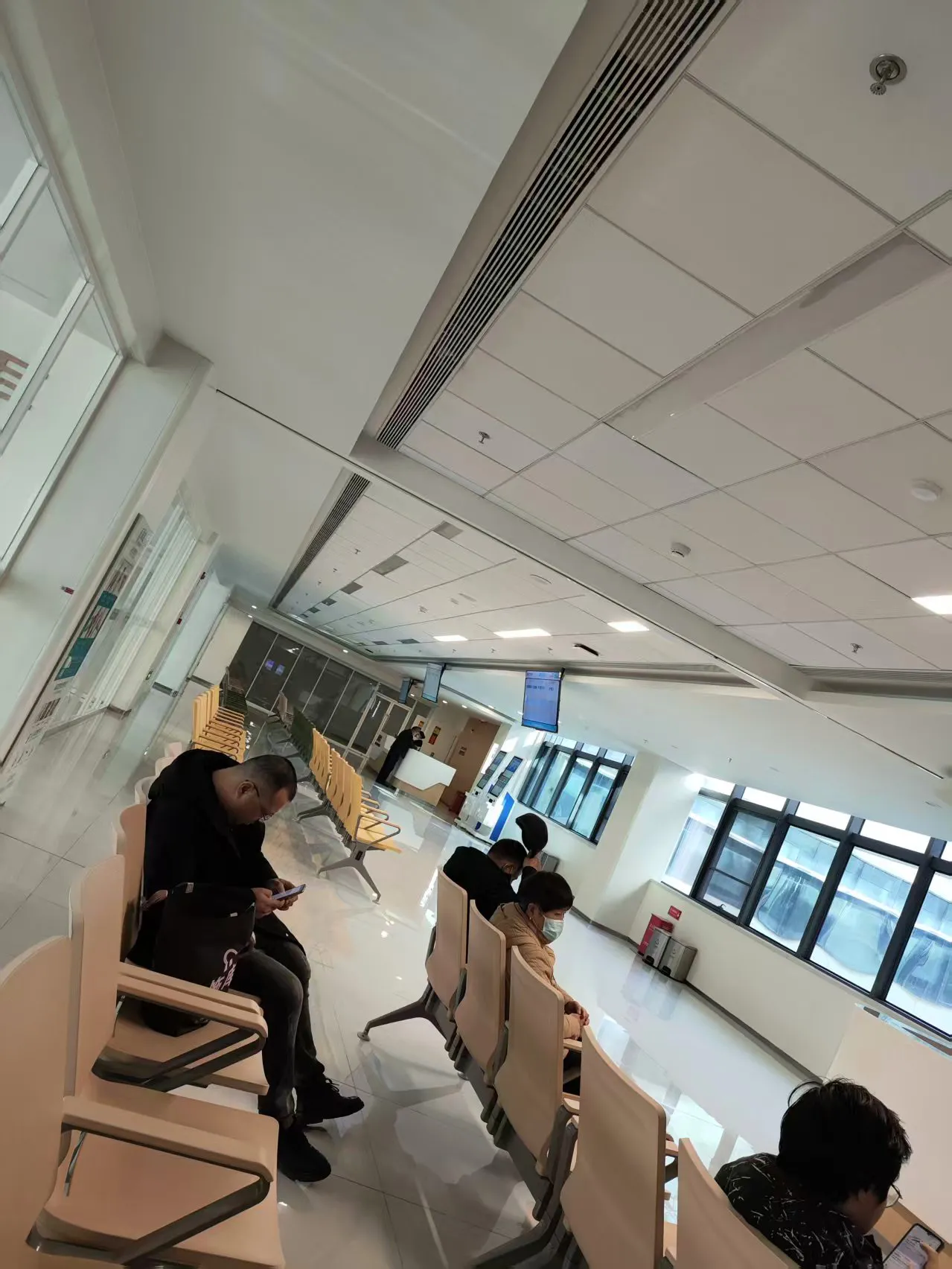 济宁中医院新院区。我去了一趟，9个字总结：患者少，大夫少，地方大！-2.jpg