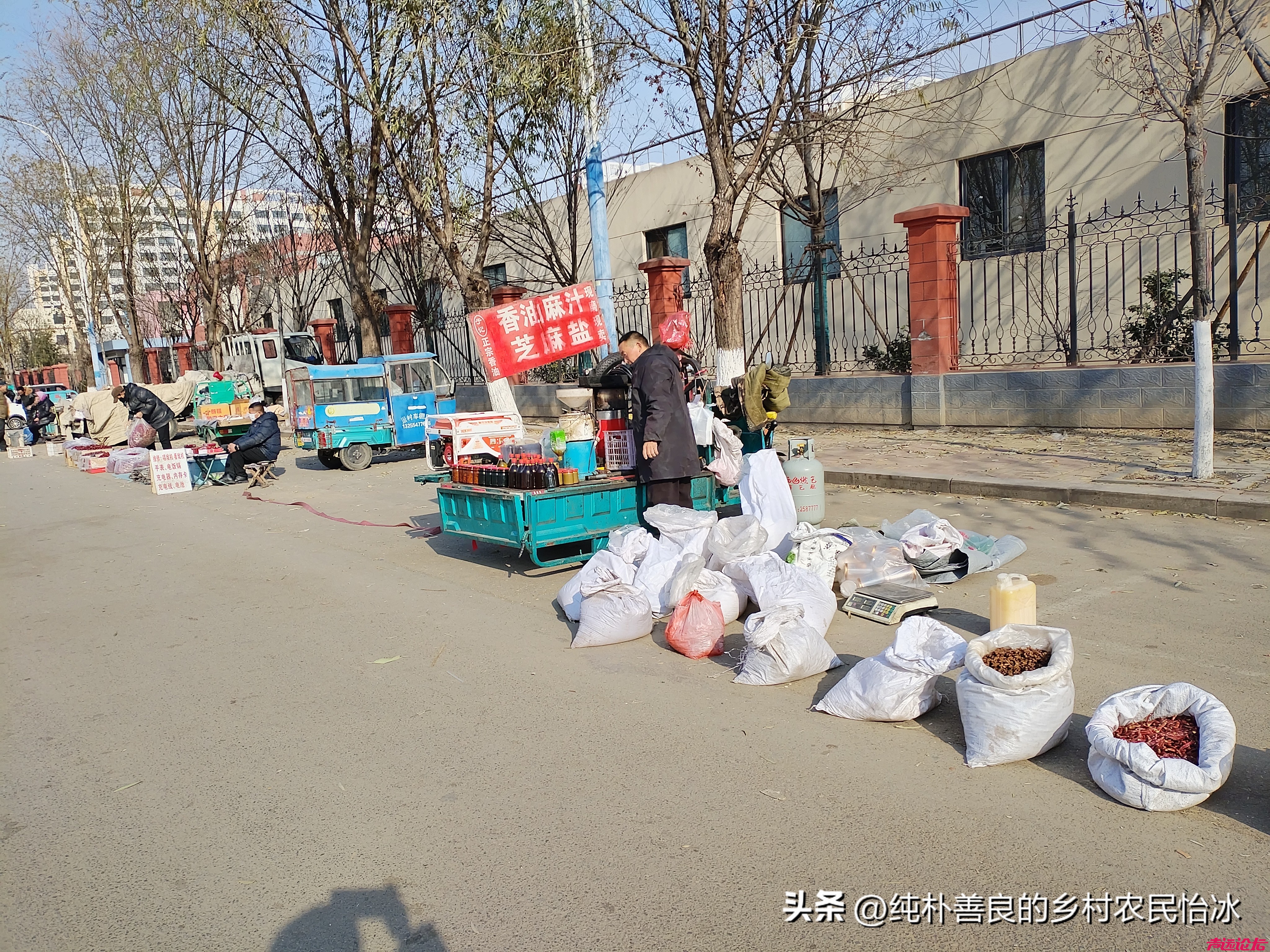 网曝：胡营大集看到很多我没看到的东西，各种各样的农具让我看得眼花缭乱！-7.jpg