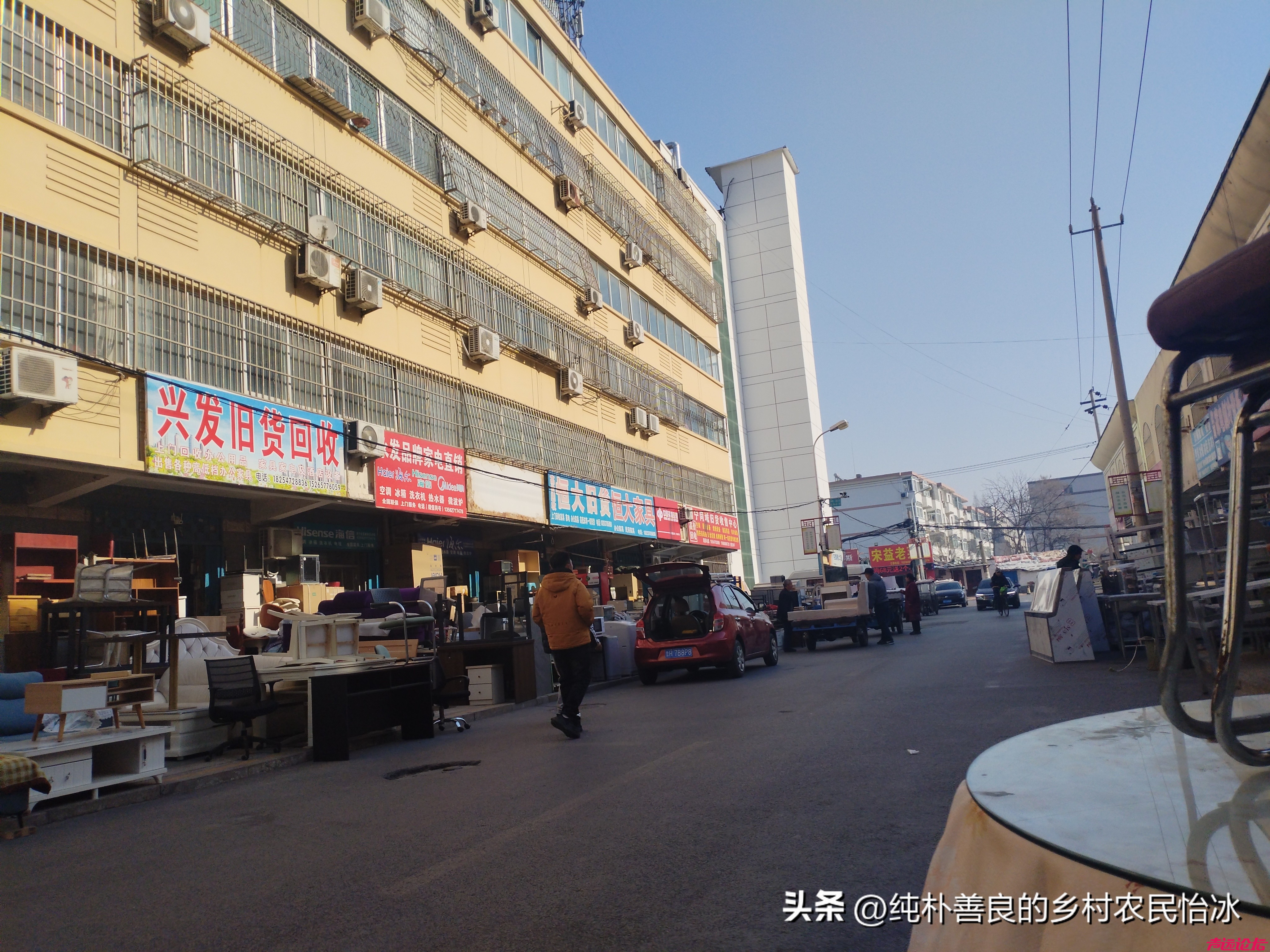 济宁市任城区新塘子街，街两边都是旧家具，这是回收旧货市场，要啥有啥，需要的来！-1.jpg