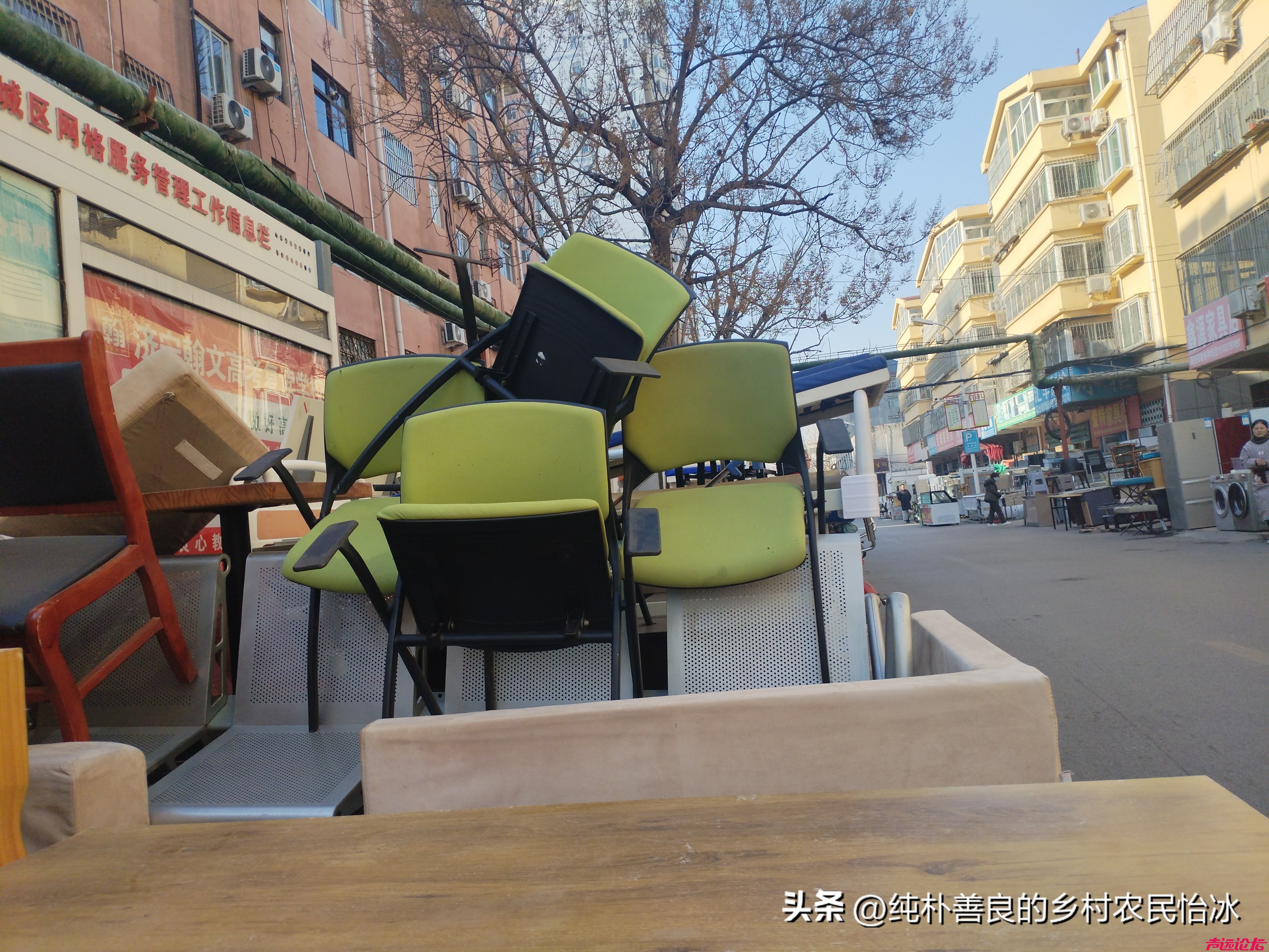 济宁市任城区新塘子街，街两边都是旧家具，这是回收旧货市场，要啥有啥，需要的来！-4.jpg
