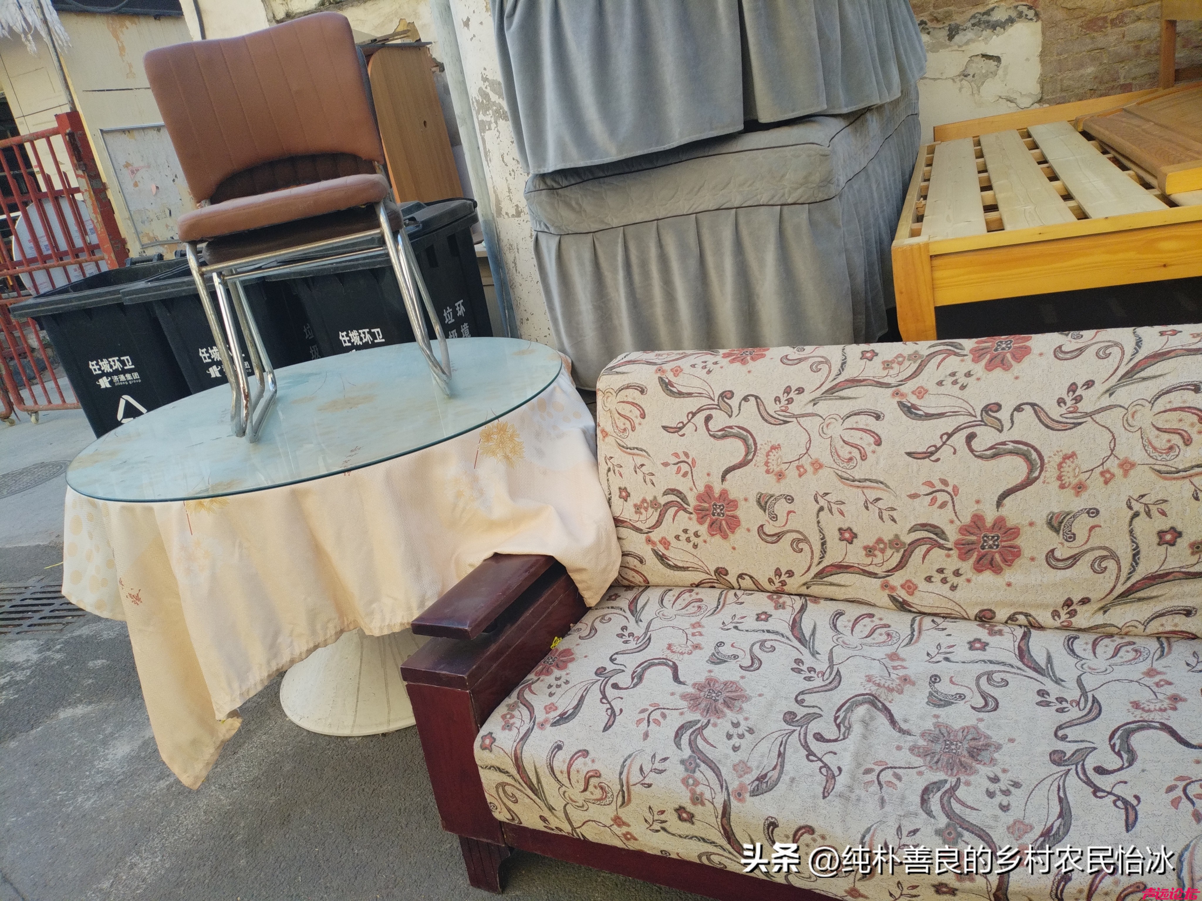 济宁市任城区新塘子街，街两边都是旧家具，这是回收旧货市场，要啥有啥，需要的来！-5.jpg