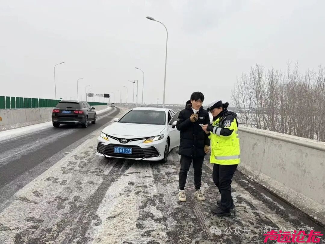 冬季守护 | 雪落路滑，济宁公安交警变身“推车侠”“护航人”-20.jpg