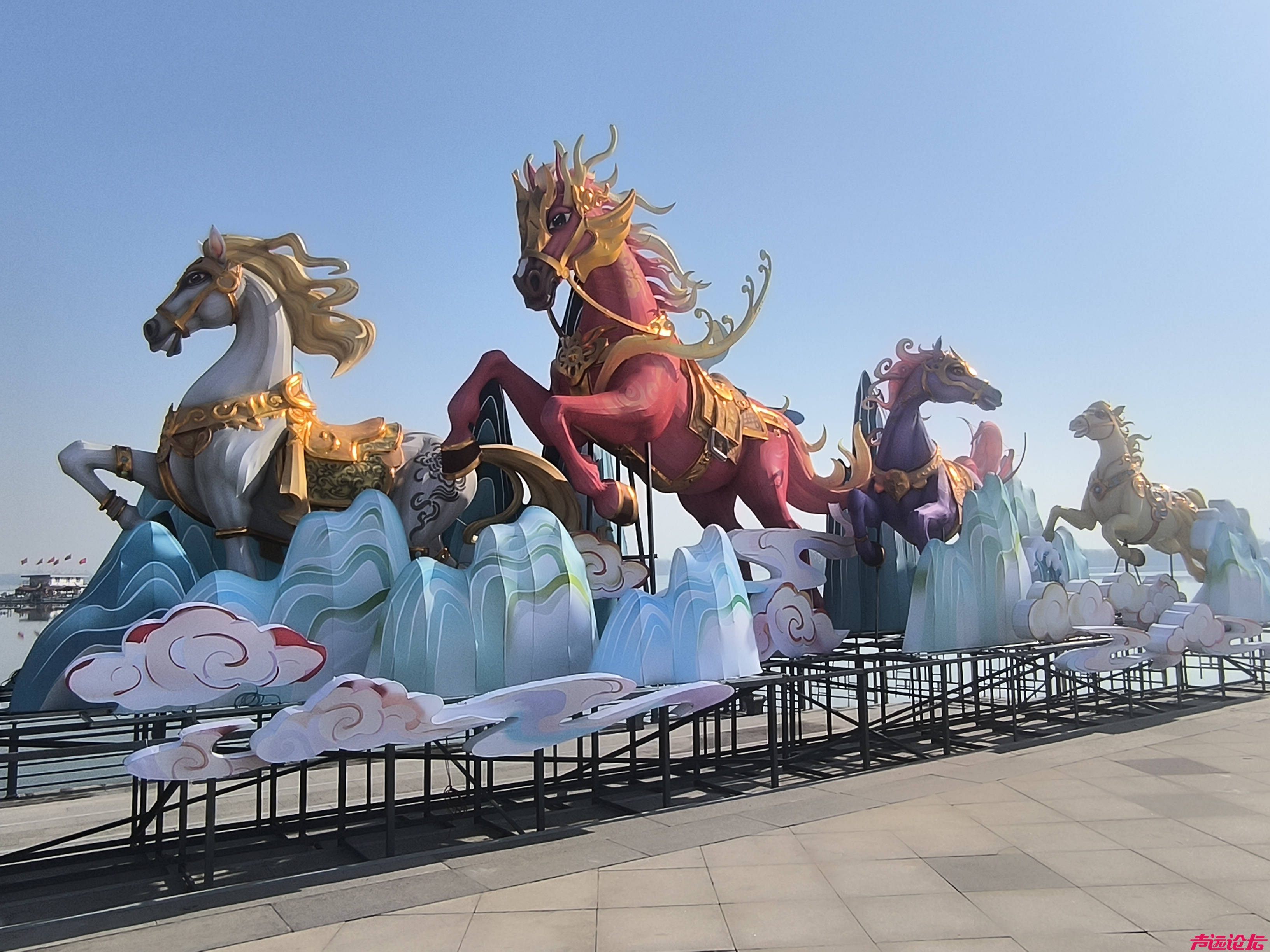 莫再提前去蹭灯，蹭灯看冰灌北风。太白湖赏灯区已经全部封闭，展区布置收尾只待24号-1.jpg