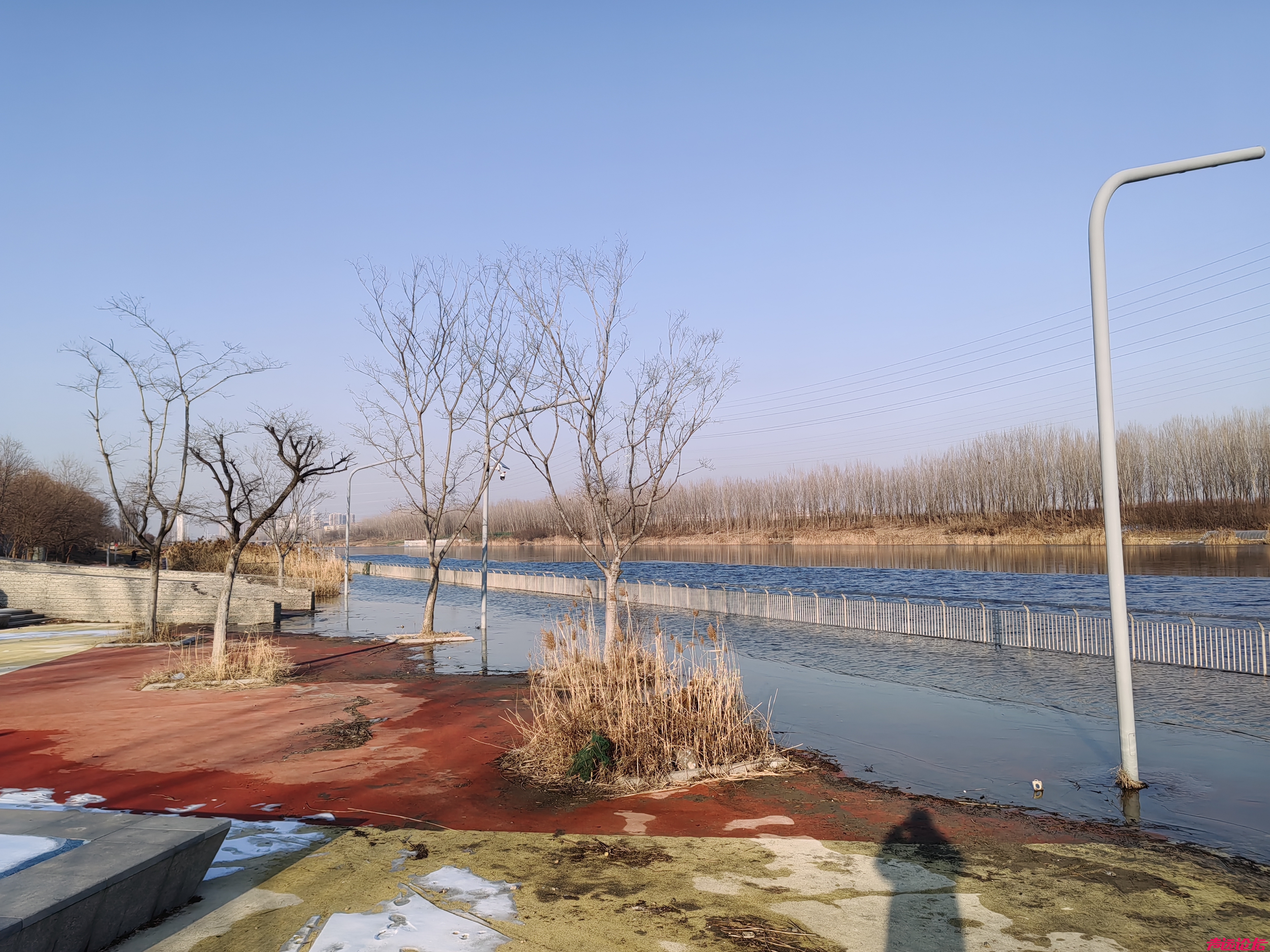 济宁市洸府河沿河公园全部淹了。冬天哪里来的那么多水？-6.jpg