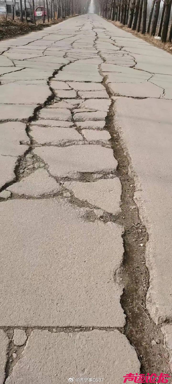乡村间必经之路竟成这般模样，相关部门是否该重视？-1.jpg
