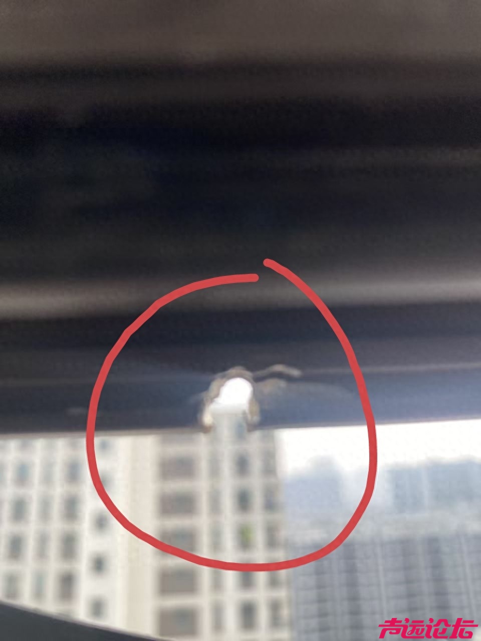 网友维权“炮火”直击！济宁红星美凯龙铝合金门窗安装“翻车”-1.jpg