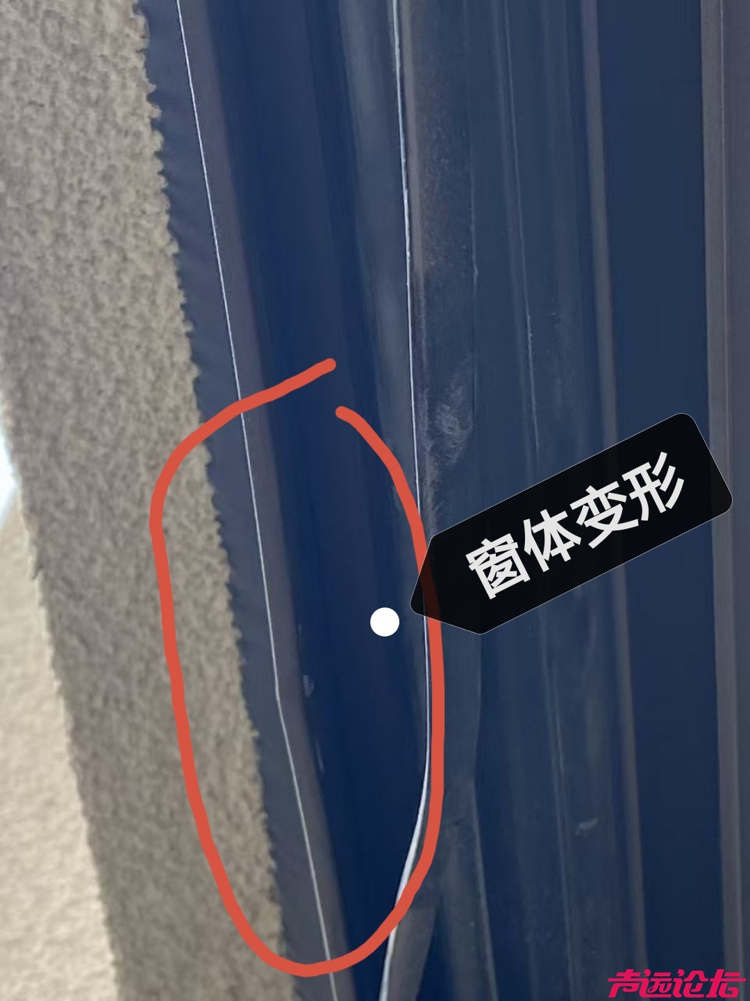 网友维权“炮火”直击！济宁红星美凯龙铝合金门窗安装“翻车”-2.jpg