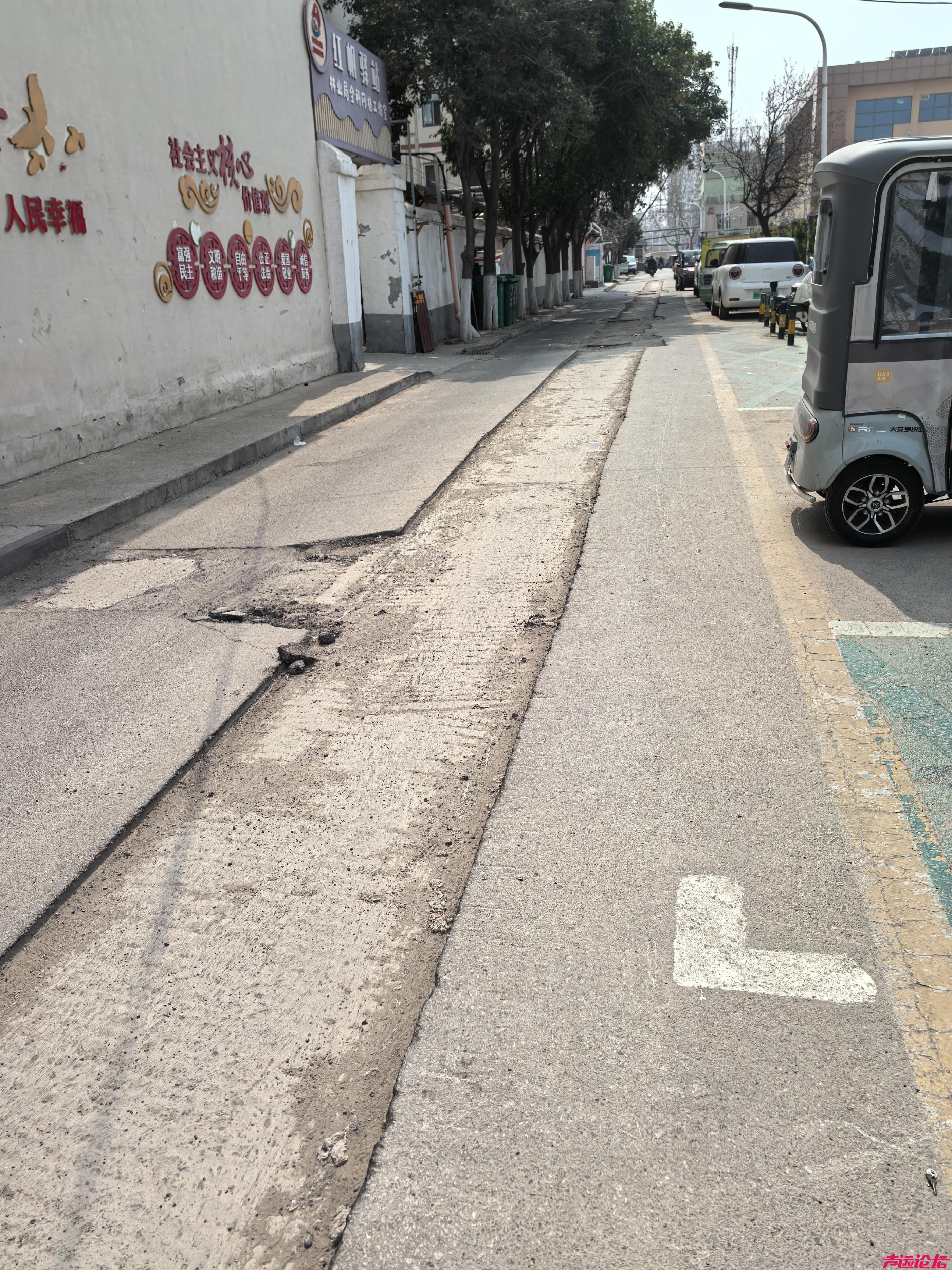 施工“半拉子”，道路变“雷区”！网友：济宁妇幼路整改刻不容缓-1.jpg