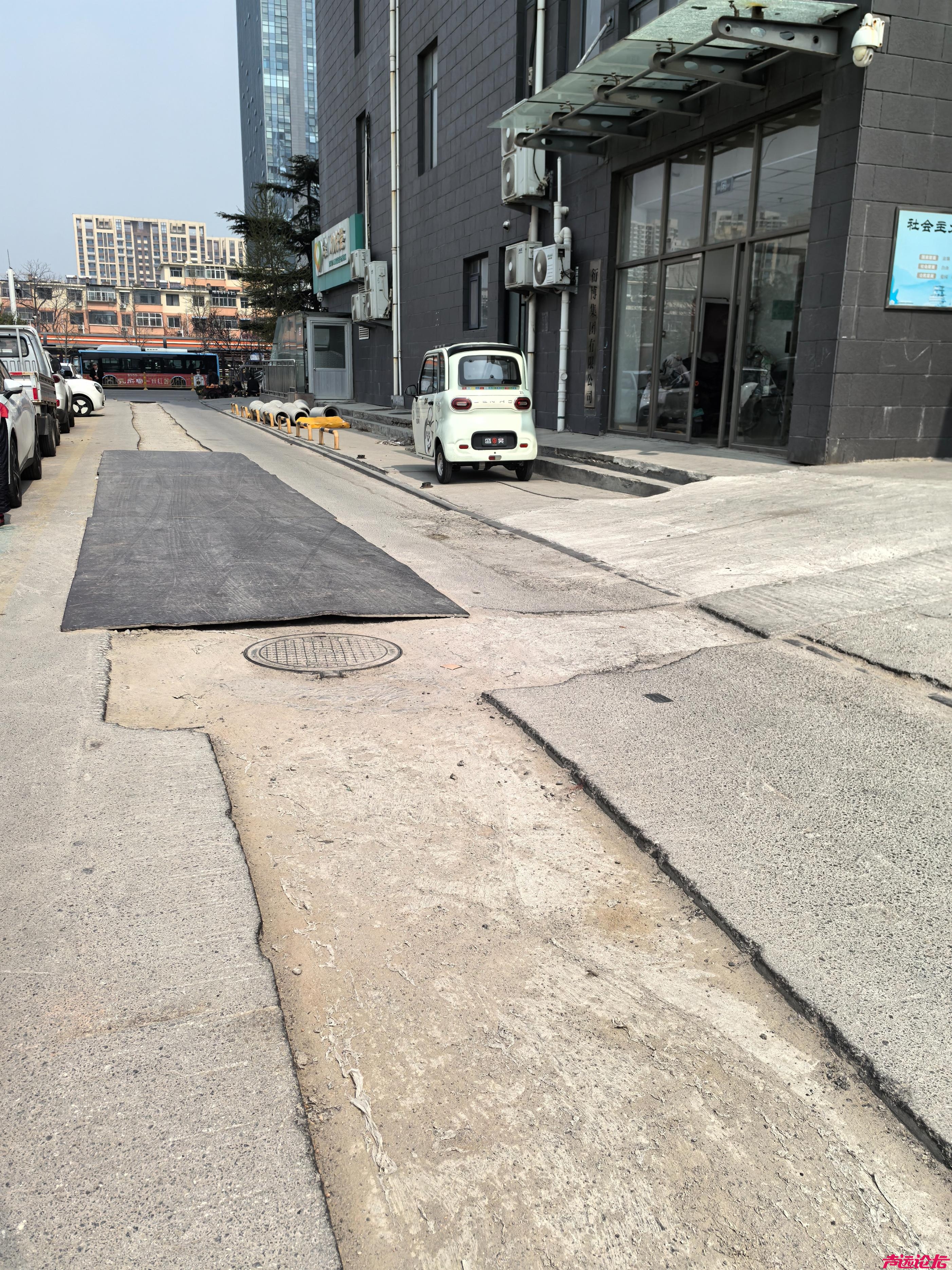 施工“半拉子”，道路变“雷区”！网友：济宁妇幼路整改刻不容缓-2.jpg