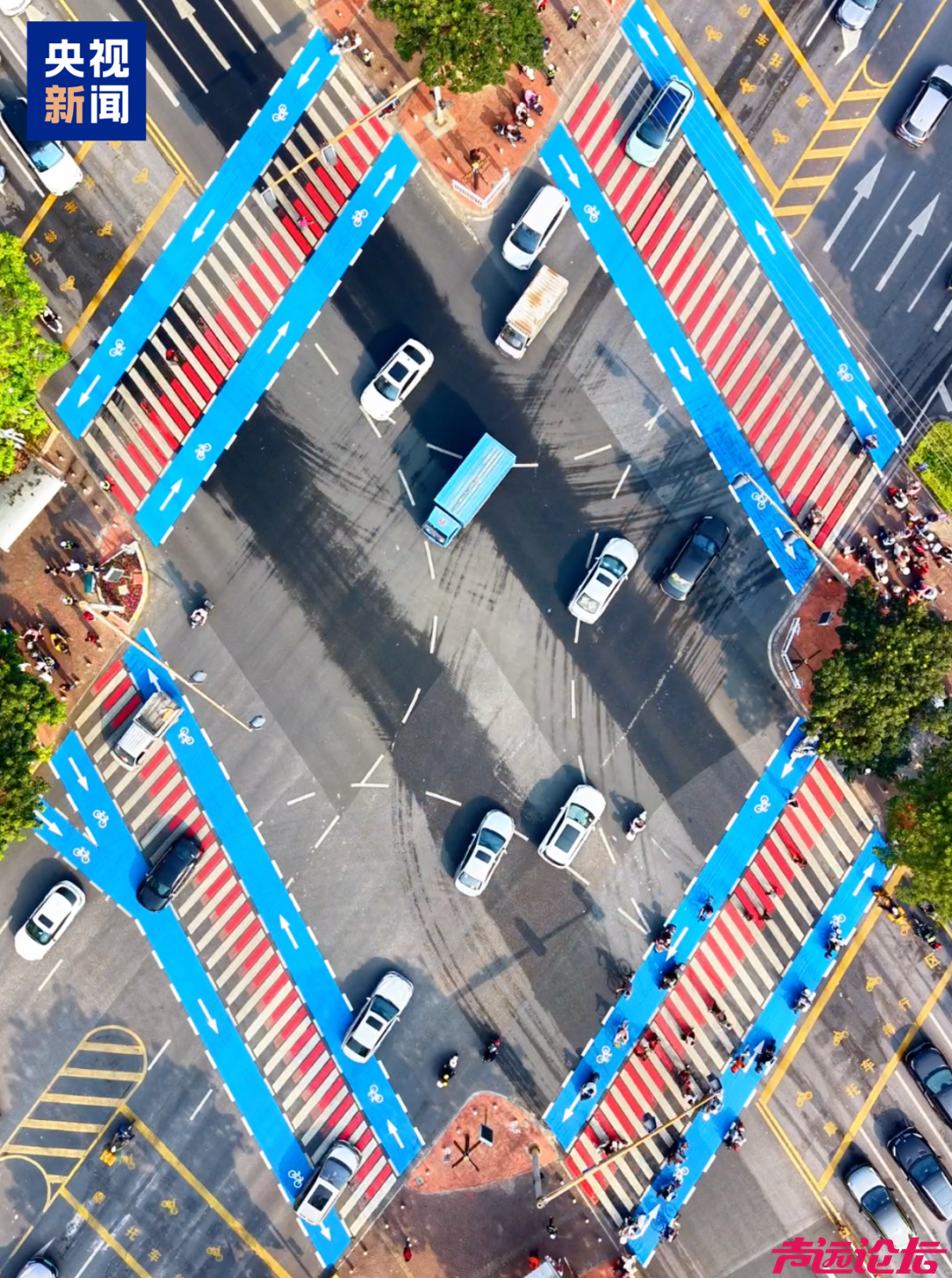 “蓝道过街”获赞，网友：建议全国推广！-3.jpg