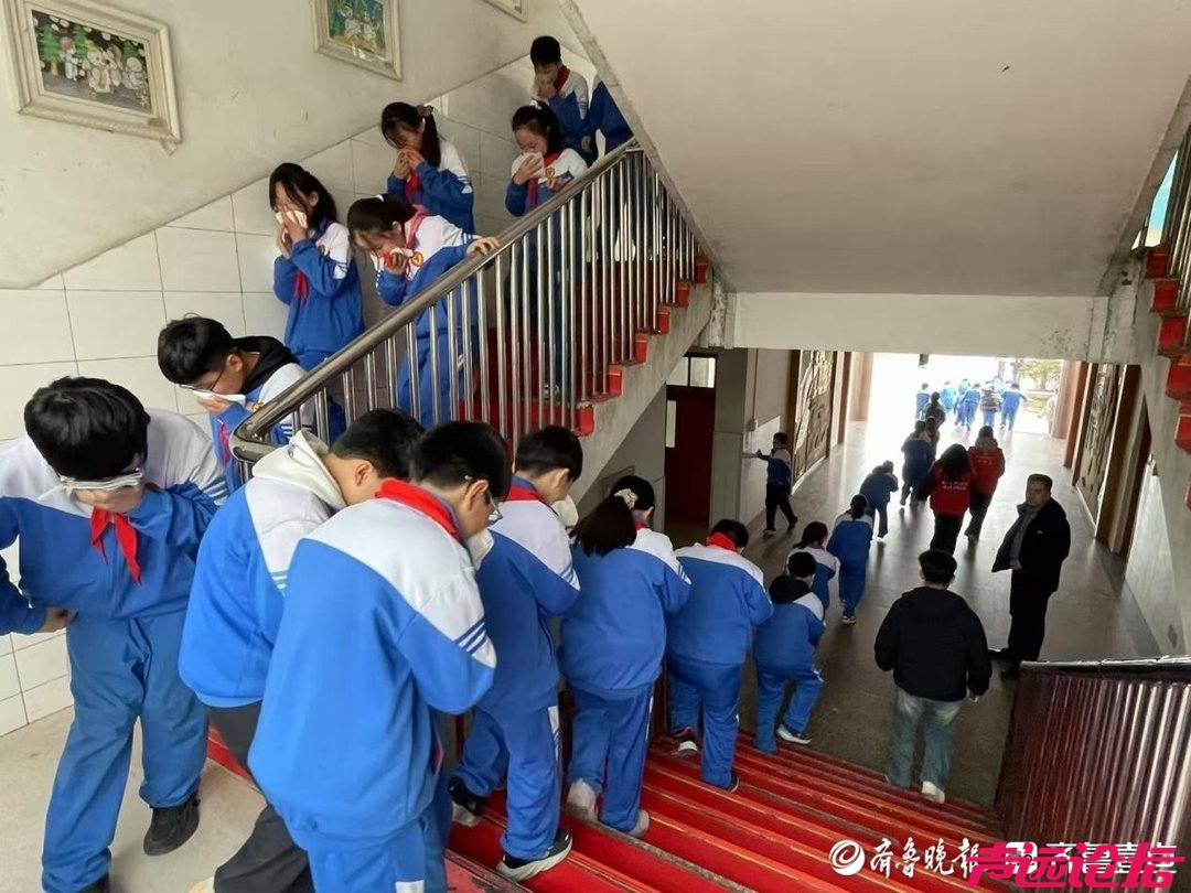 山东各地广泛开展“全国中小学生安全教育日”消防主题宣传活动-2.jpg