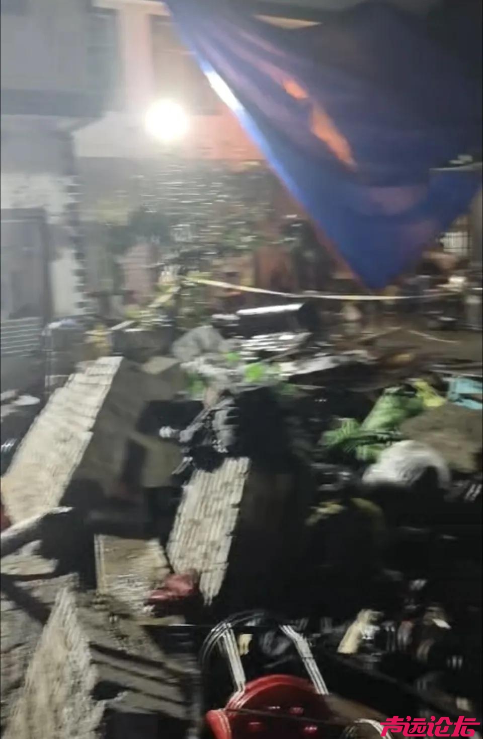 葬礼上围墙倒塌致6名吊唁者遇难，25岁女子遗体近7个月仍未下葬，母亲再拒14.6万赔偿-5.jpg