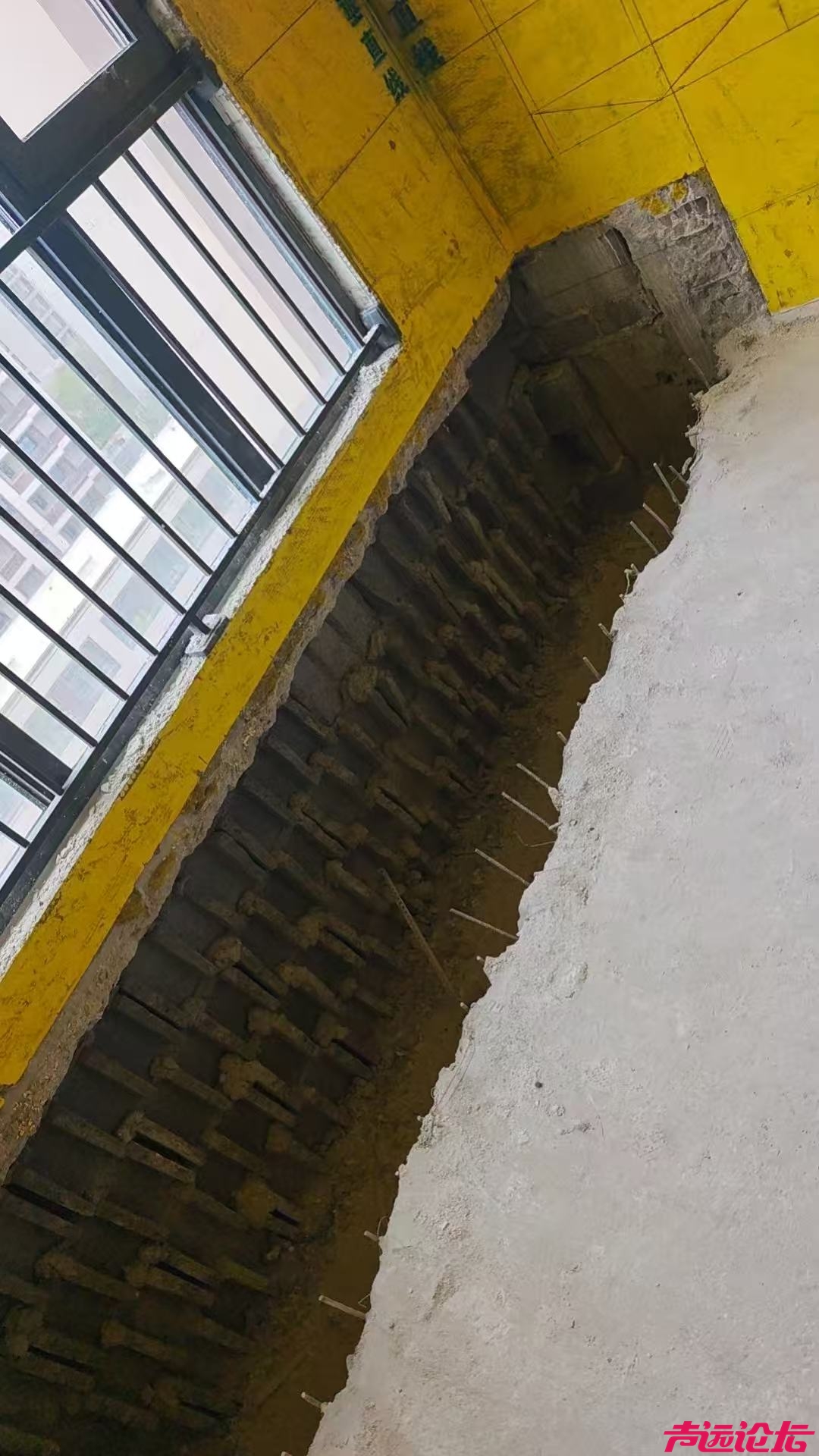 物业街道多次制止无果 济宁中垠铂悦府小区顶楼违建仍“野蛮生长”-3.jpg