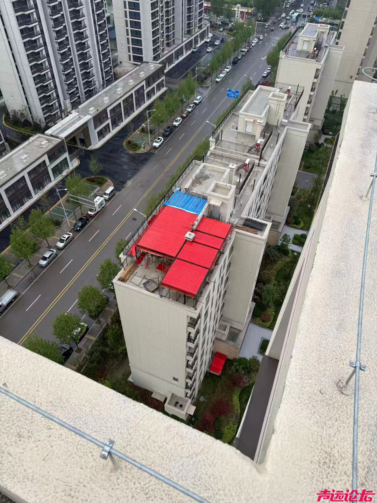 物业街道多次制止无果 济宁中垠铂悦府小区顶楼违建仍“野蛮生长”-5.jpg