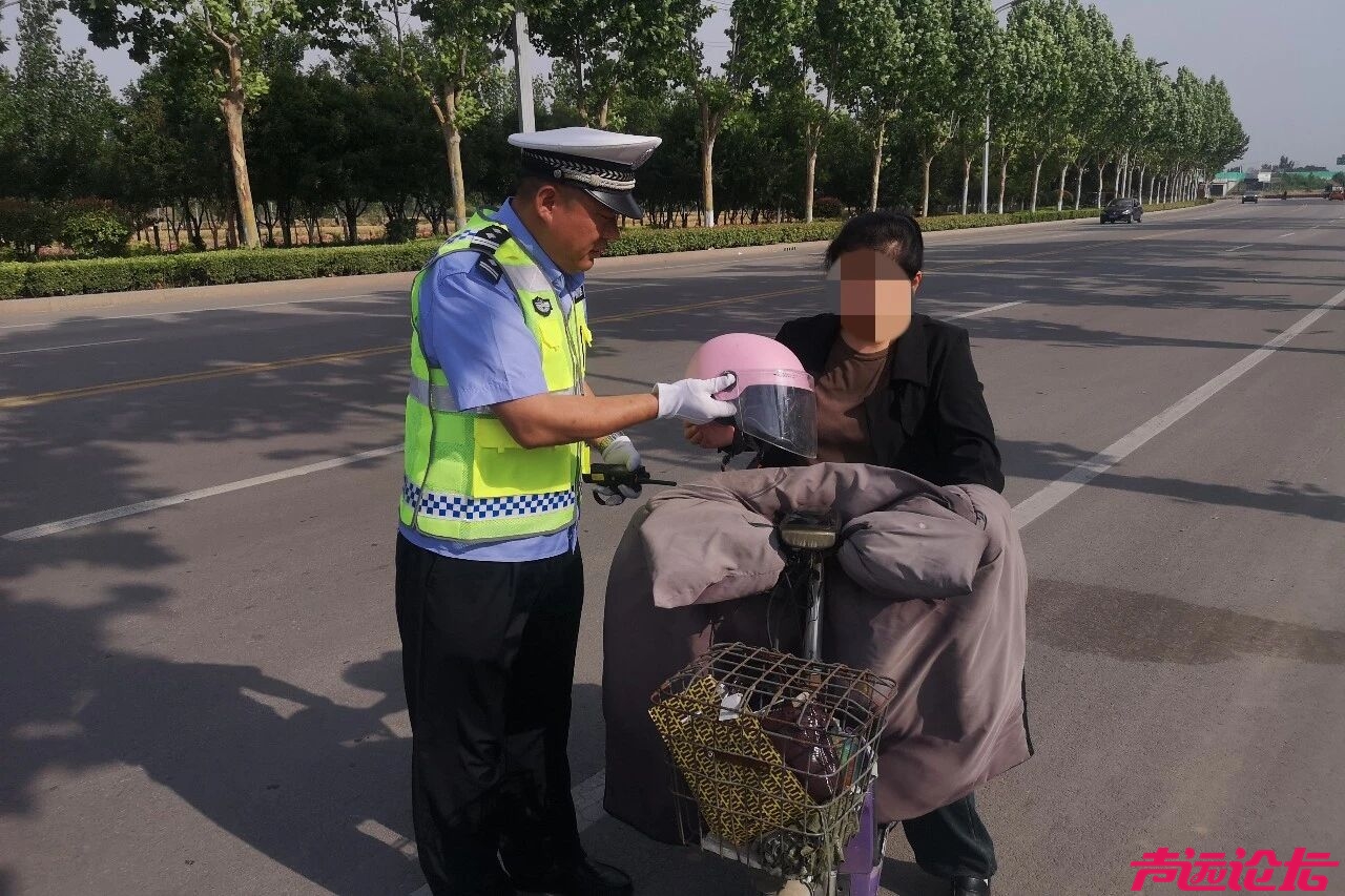 济宁公安交警：常态化查处未佩戴安全头盔 守护市民出行安全-6.jpg