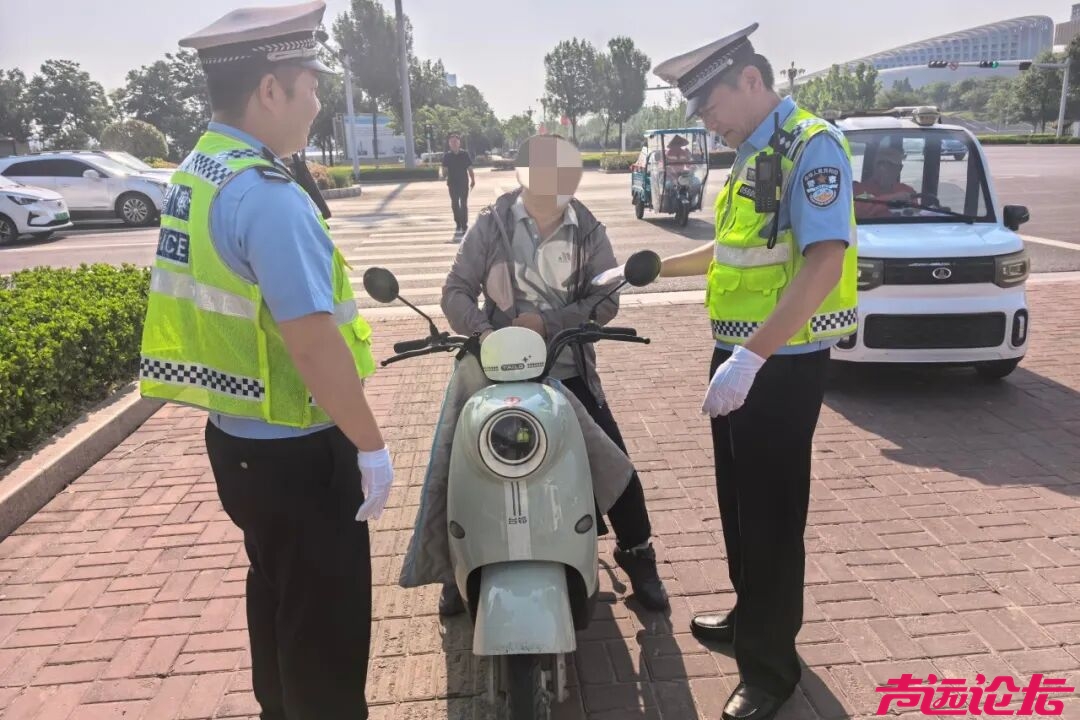 济宁公安交警：常态化查处未佩戴安全头盔 守护市民出行安全-8.jpg