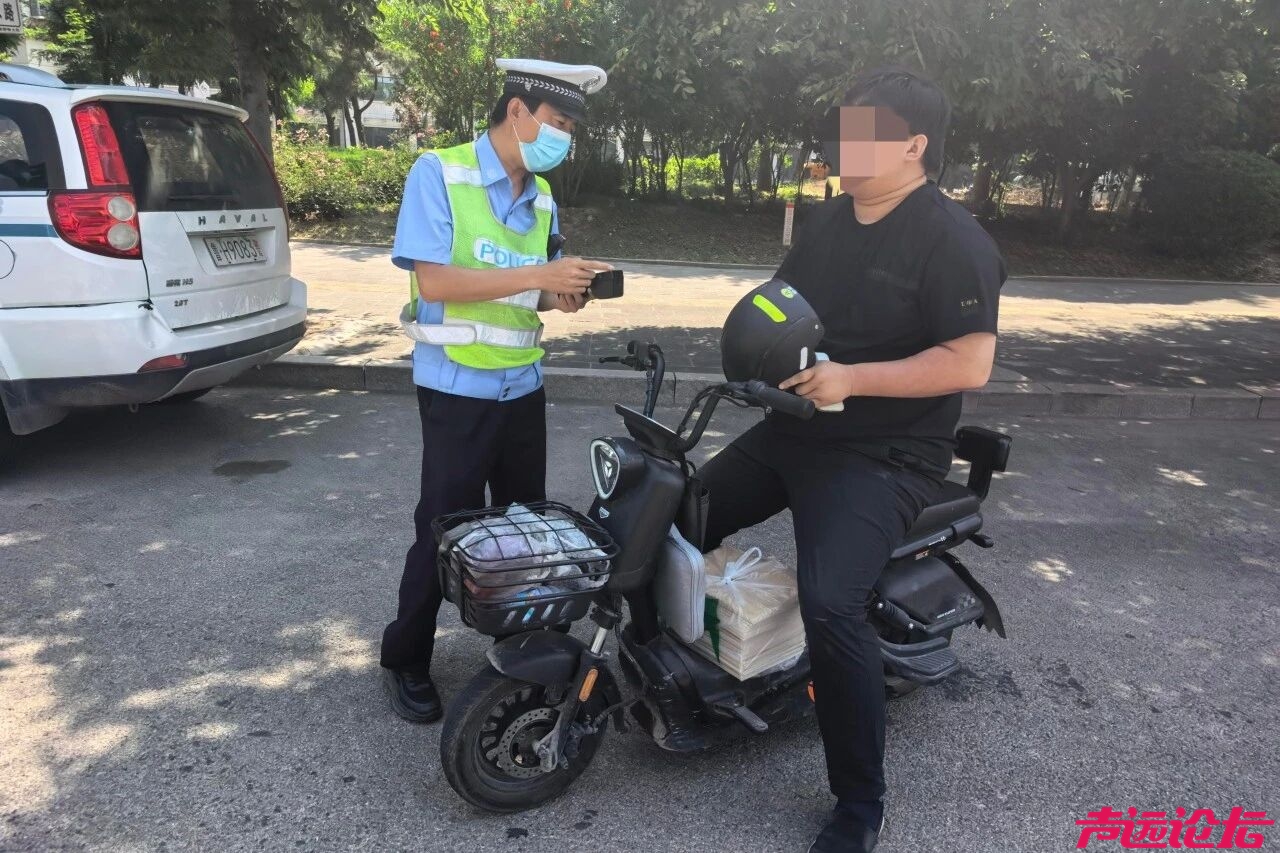 济宁公安交警：常态化查处未佩戴安全头盔 守护市民出行安全-10.jpg
