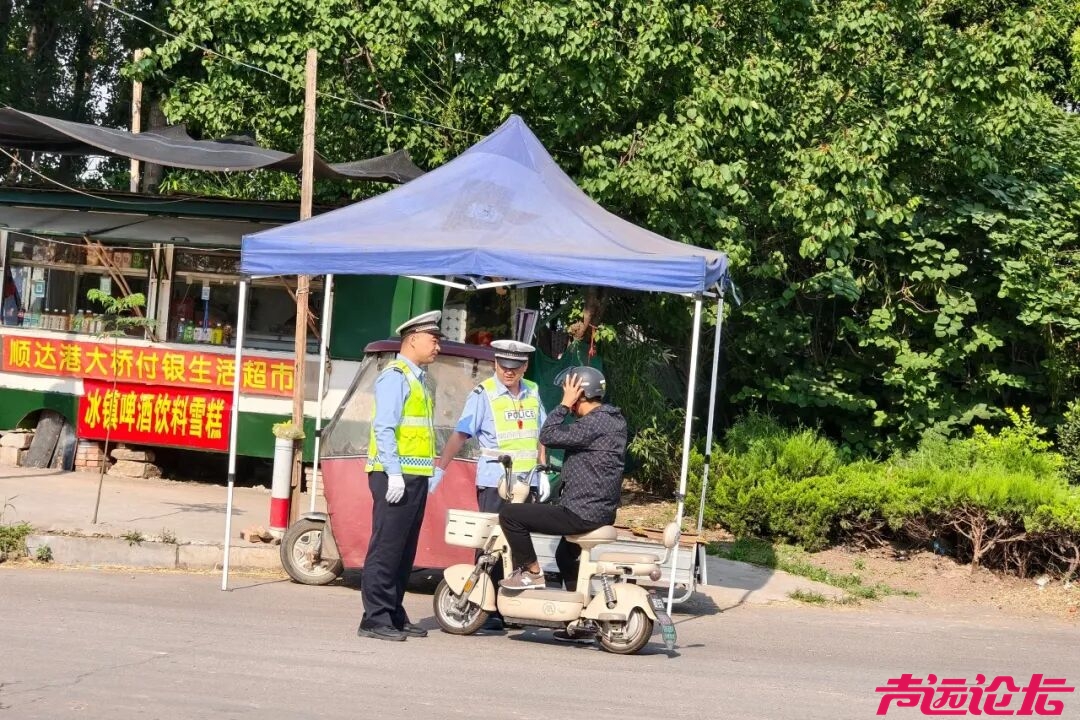 济宁公安交警：常态化查处未佩戴安全头盔 守护市民出行安全-13.jpg