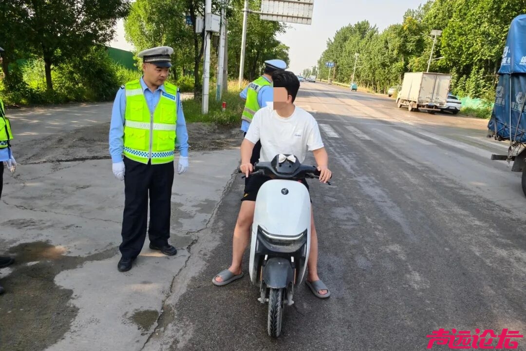 济宁公安交警：常态化查处未佩戴安全头盔 守护市民出行安全-12.jpg