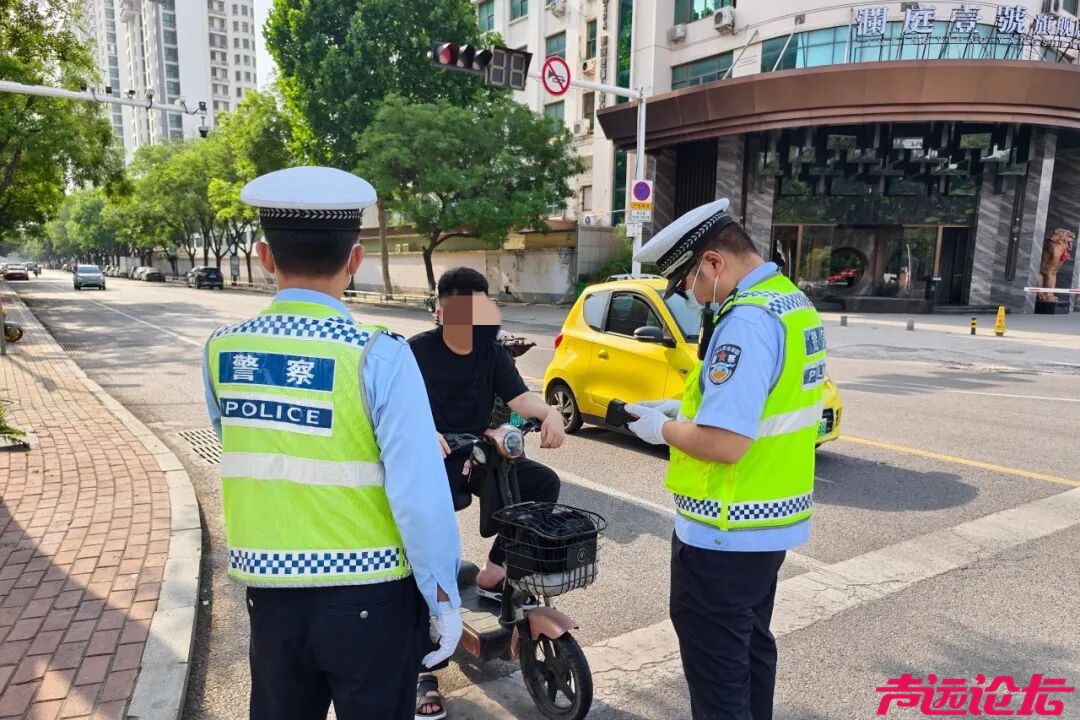济宁公安交警：常态化查处未佩戴安全头盔 守护市民出行安全-14.jpg